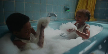 Кадр з фільму Якби Біл-стріт могла заговорити