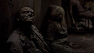 Кадр з фільму Темні Поверхи