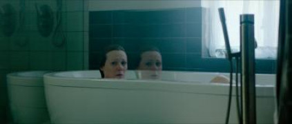 Кадр з фільму Між хвилями