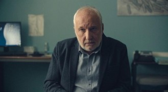 Кадр з фільму Він і вона