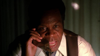 Кадр з фільму Високі паркани