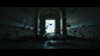 Кадр з фільму Замкнена