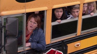 Кадр з фільму Містер Матуся загону