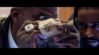 Кадр з фільму Неограновані коштовності