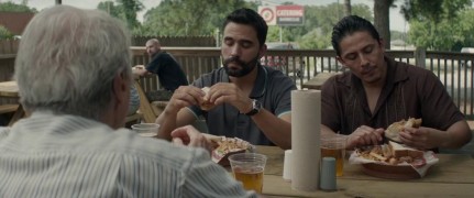 Кадр з фільму Наркокур'єр