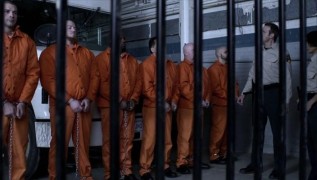 Кадр з фільму Під замком