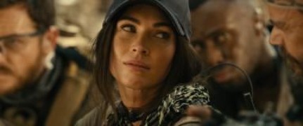 Кадр з фільму Хижачка