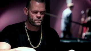 Кадр з фільму Зрада