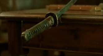 Кадр з фільму Кинджали-близнята