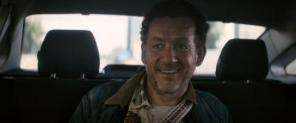 Кадр з фільму Наречений з all inclusive