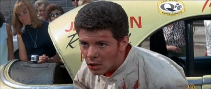 Кадр з фільму Файрбол 500