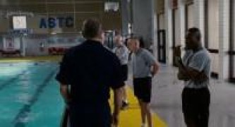 Кадр з фільму Рятівник