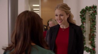 Кадр з фільму Повернення в Різдвяну бухту