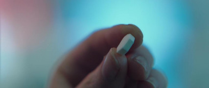 Кадр з фільму Ковтай