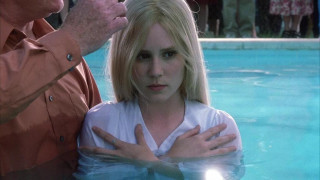 Кадр з фільму Білий олеандр