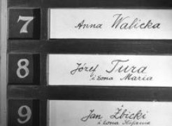 Кадр з фільму Бути чи не бути