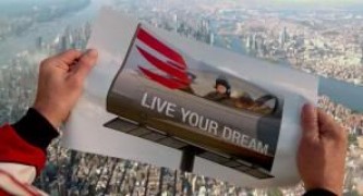 Кадр з фільму Дев'ять життів