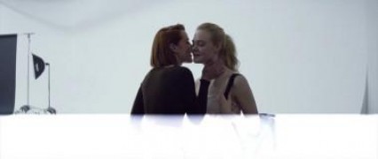 Кадр з фільму Неоновий демон