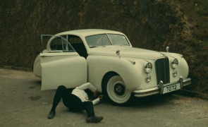 Кадр з фільму Пригоди китайця в Китаї