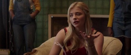 Кадр з фільму Сусіди 2