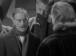 Кадр з фільму Бути чи не бути