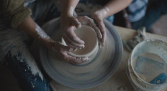 Кадр з фільму Гуркіт крізь темряву