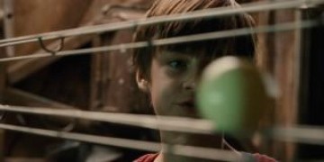 Кадр з фільму Книга Генрі