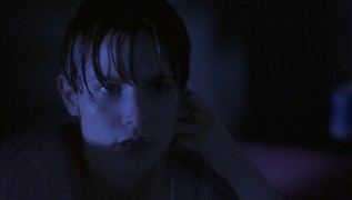 Кадр з фільму Самотня біла жінка