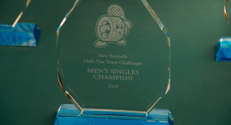 Кадр з фільму Суперники