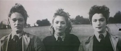 Кадр з фільму Три англійки за містом