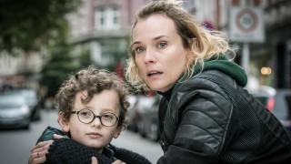 Кадр з фільму На межі