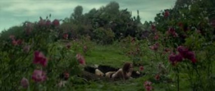 Кадр з фільму Неоновий демон