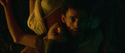 Кадр з фільму Різні світи