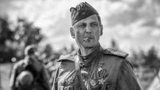 Кадр з фільму Пофарбоване пташеня