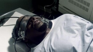 Кадр з фільму Андроїд-поліцейський