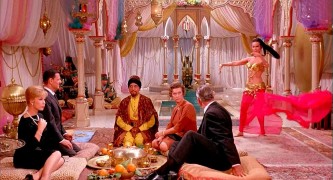 Кадр з фільму Латунна пляшка