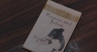 Кадр з фільму Кинджали-близнята