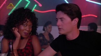 Кадр з фільму Багаті на любов