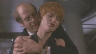 Кадр з фільму Самотня біла жінка