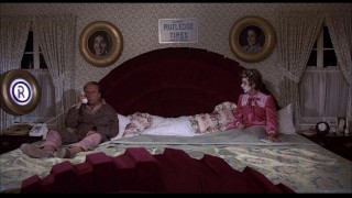 Кадр з фільму Магазин бікіні