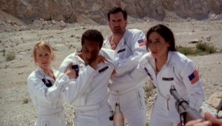 Кадр з фільму Інопланетний апокаліпсис