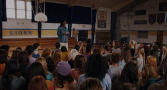 Кадр з фільму Круті дівчата