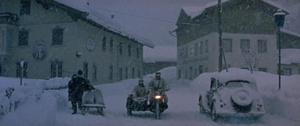 Кадр з фільму Куди залітають лише орли