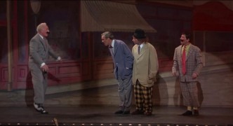 Кадр з фільму Нічна поліцейська облава у кабаре Мінскі