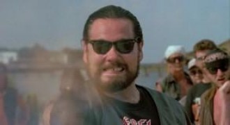 Кадр з фільму Незворушний