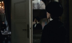 Кадр з фільму Дитинство лідера