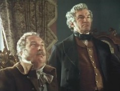 Кадр з фільму Чорна оксамитова сукня