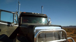 Кадр з фільму Вантажівка