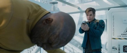 Кадр з фільму Стартрек: За межами Всесвіту