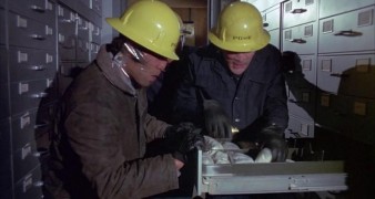 Кадр з фільму Організація